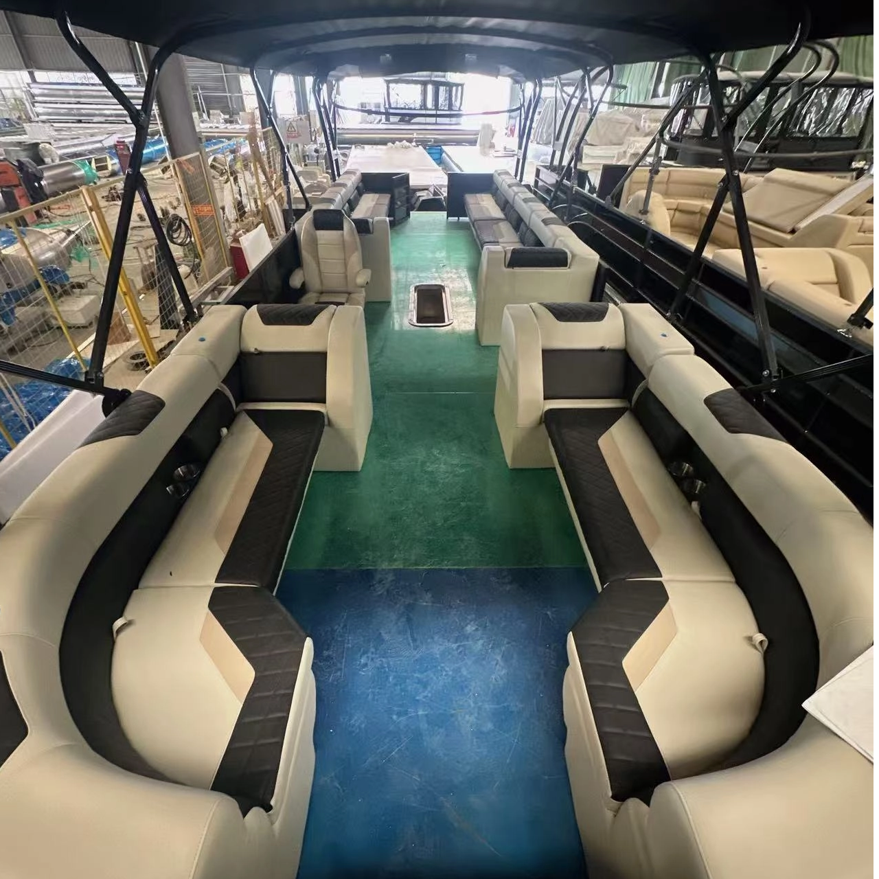 Bateau ponton de 30 pieds