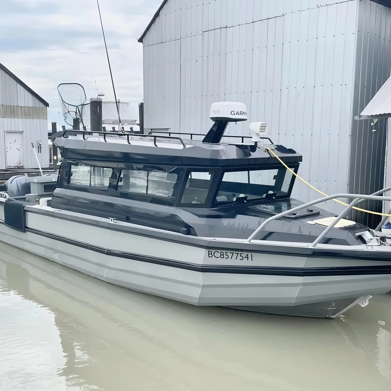 Bateau à cabine complète avec porte avant Easycraft de 9 m