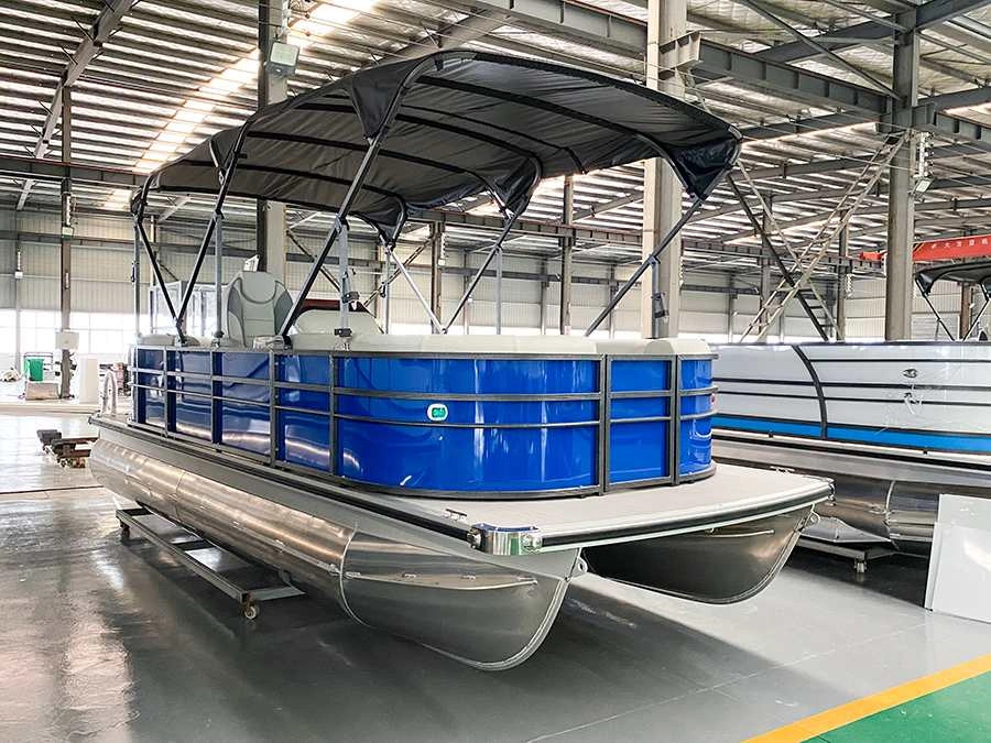 Bateau ponton classique de 15 pieds