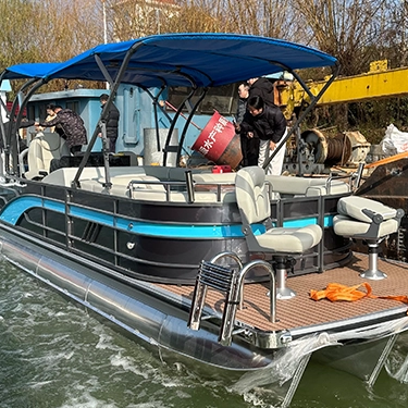 Bateau ponton de 25 pieds