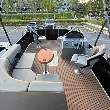 Bateau de ponton de 17 pieds