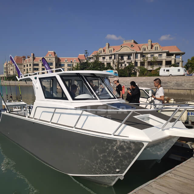 Catamaran de 7,3 m