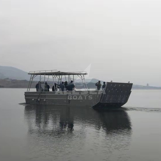 Bateau de débarquement 11m