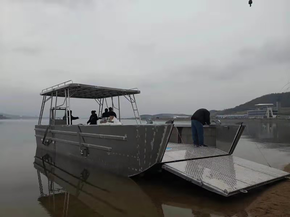 bateau de d&eacute;barquement (9)