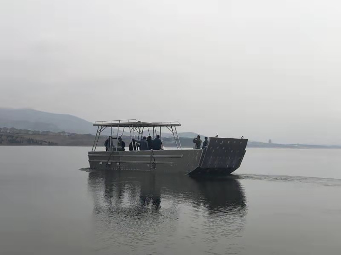 bateau de d&eacute;barquement (4)