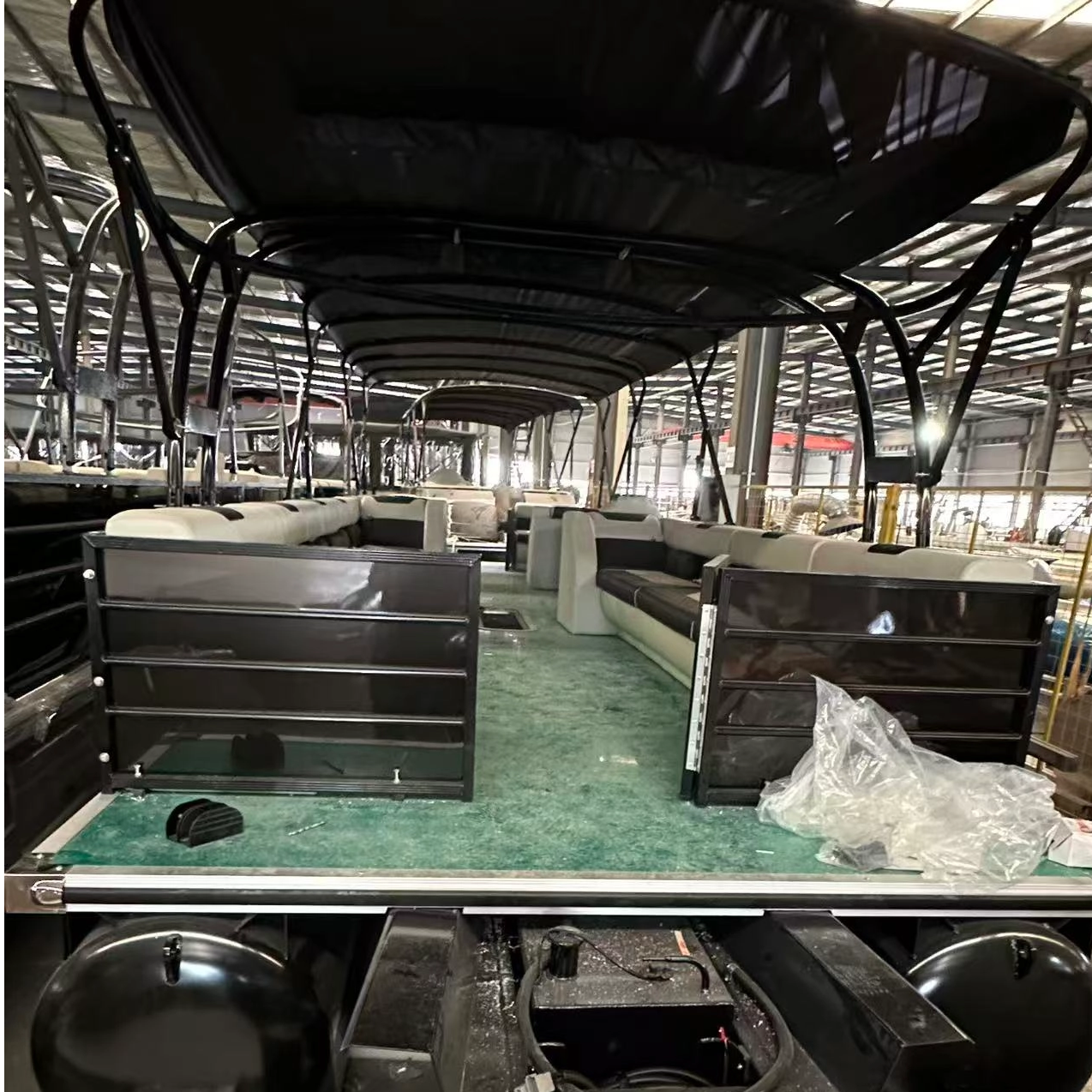 Bateau ponton de 30 pieds