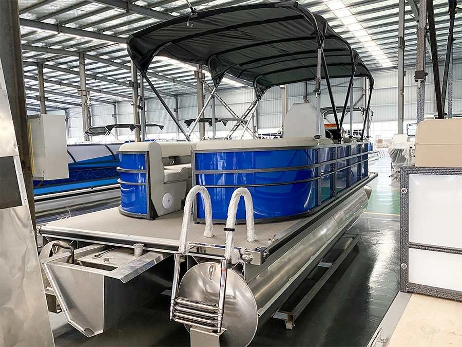 Bateau ponton classique de 15 pieds
