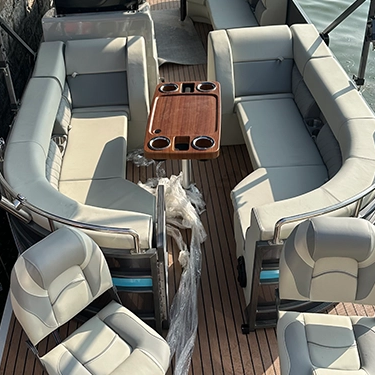 Bateau ponton de 25 pieds