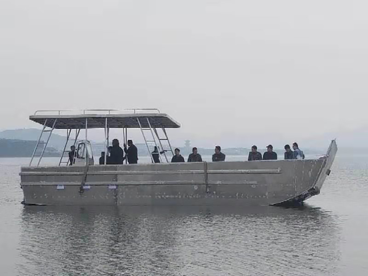 bateau de d&eacute;barquement (19)