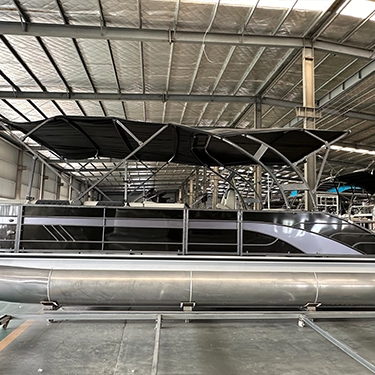 Bateau de ponton de 23 pieds