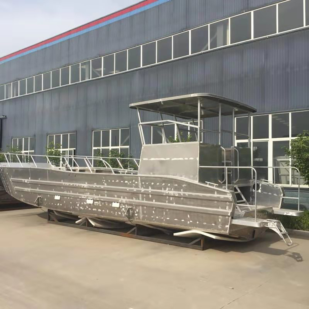Bateau de d&eacute;barquement de 9 m (2)