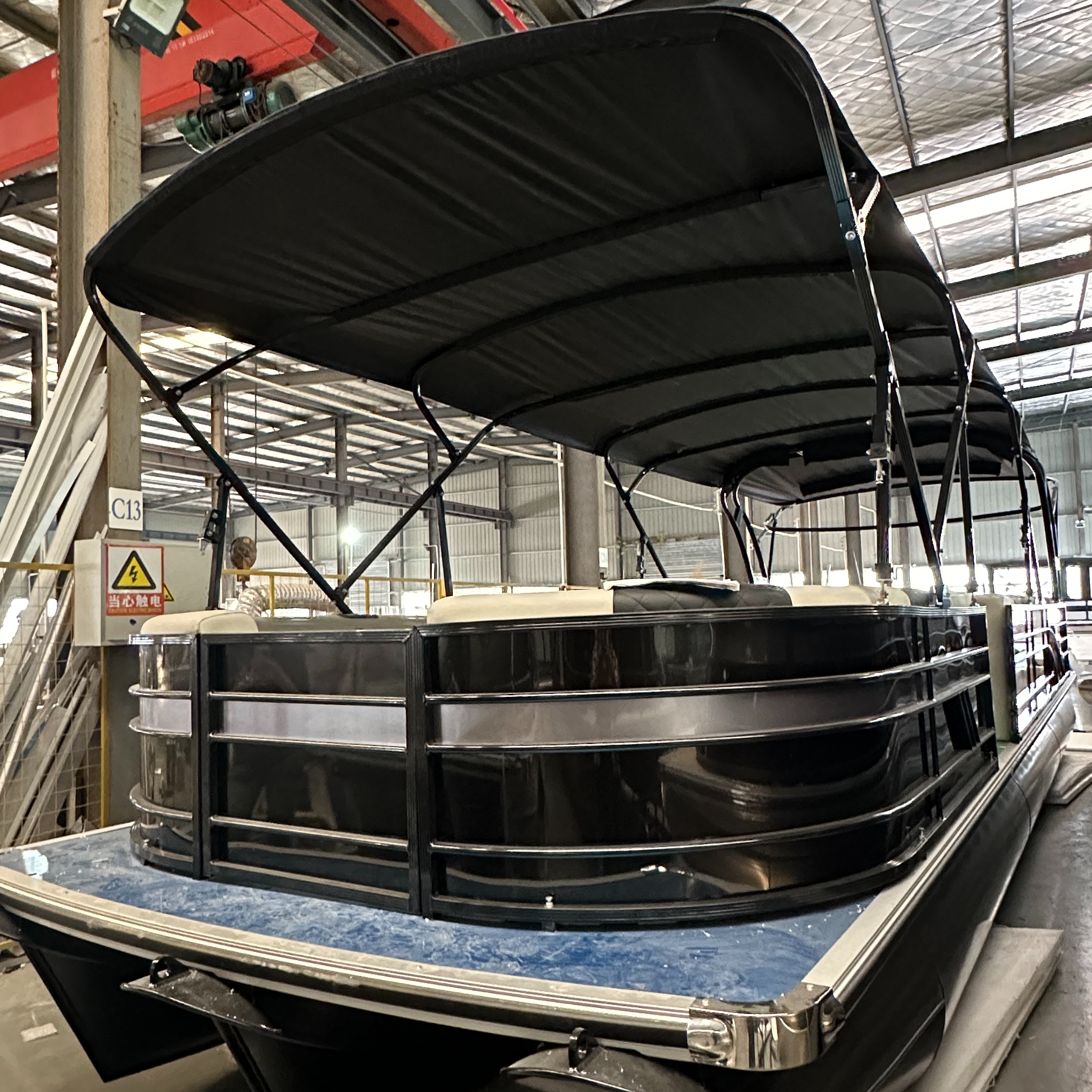 Bateau ponton de 30 pieds
