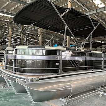 Bateau de ponton de 23 pieds