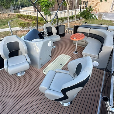 Bateau de ponton de 17 pieds