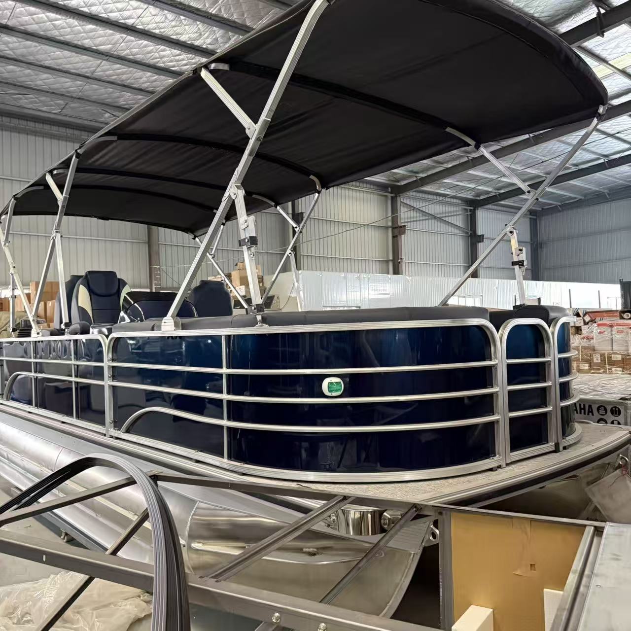 Bateau de ponton de 19 pieds