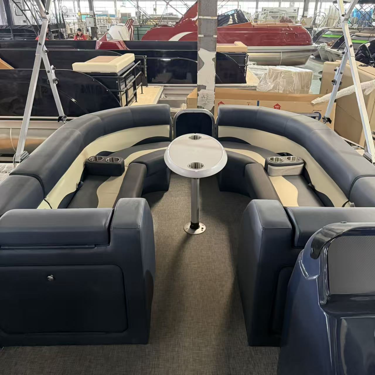 Bateau de ponton de 19 pieds